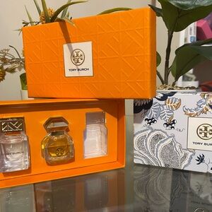 Tory Burch set It only comes with two. Never used.